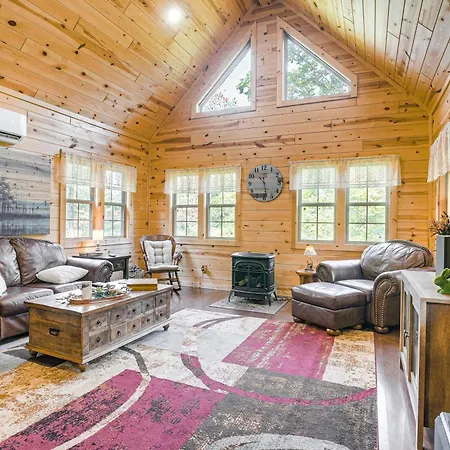 Idyllic Cabin In The Heart Of Hocking Hills